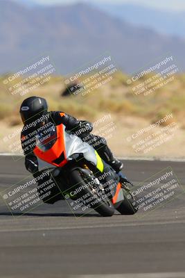 media/Oct-08-2022-SoCal Trackdays (Sat) [[1fc3beec89]]/Turn 16 (125pm)/